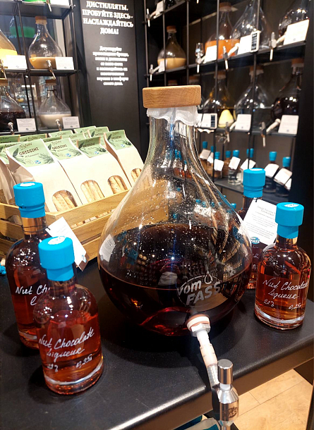 Ликеры vom Fass: Vineyard peach liqueur и Nut Chocolate liqueur