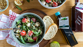 Салат из помидоров и моцареллы