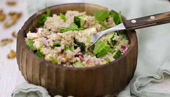 Салат с кускусом, огурцом и сыром фета