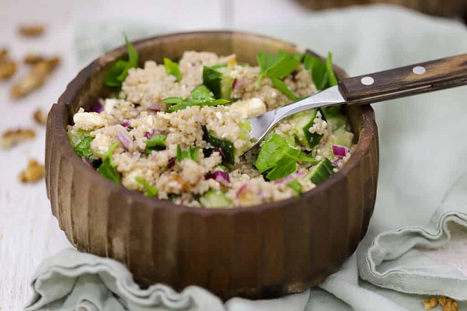 Салат с кускусом, огурцом и сыром фета